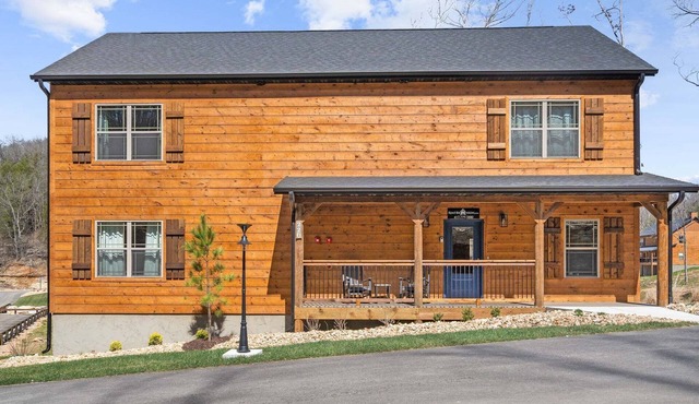 Private Hot Tub Cabin with Outdoor TV, 2 Bunk Rooms, Water View, Indoor Pool & Free Tickets