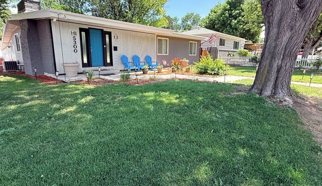 Private Lower-Level Retreat Near Red Rocks, Denver and Olde Town Littleton