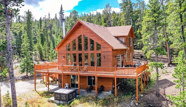 Private, Mountain Views, Large Deck, Hot Tub - Alpenhaus
