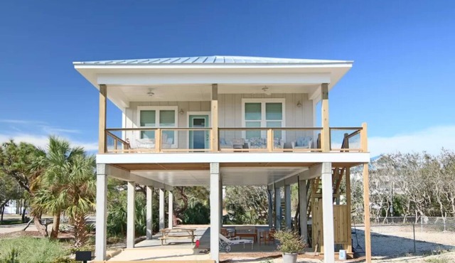 Private pool! Steps from the Beach, Pet Friendly 60% off for Jan & Feb monthly