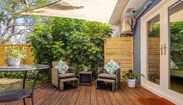 Private Studio Retreat Patio Near Beach