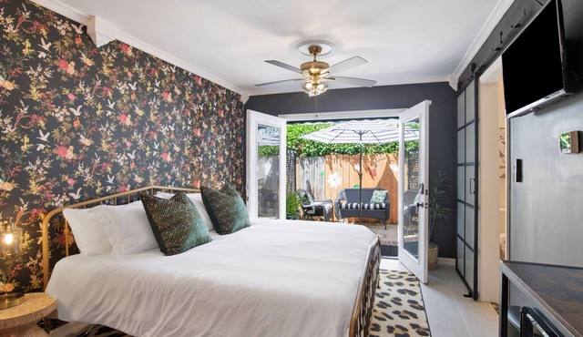 Private Suite & Patio. Minutes to Downtown & NAS Pensacola
