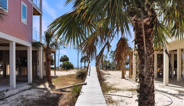 Purple Haze, Walk to Beach, Sunset Views, Fire Pit, Fenced Yard for Dogs