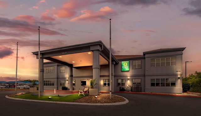Quality Inn & Suites Near Six Flags and Medical Center