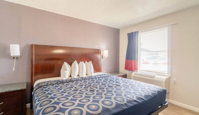 Queen Bed|Non-Smoking