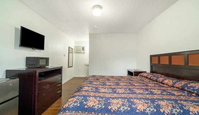 Queen Bed|Smoking|Palestine
