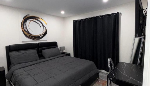 Queens Cozy Condo Near Downtown Airport