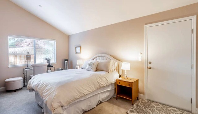 "Queens Palace" Studio Apt Business Ready - San Jose in Campbell