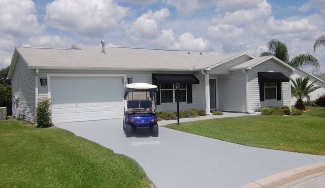 Quiet, Farm View, Extremely Clean and Comfortable Ranch home with Gas Golf Cart