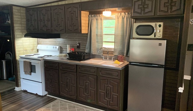 Quiet Private Retro 2/2 Furnished/Linen Towel Service/13.48 Miles From AIKEN