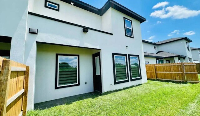 Quinta Real Townhomes - 4909