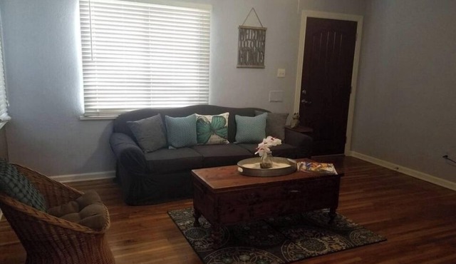 Quintessential Colorado 2-bedroom house with WiFi and Swampcooler in Englewood