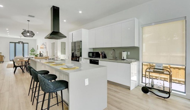 Radiance - Modern Design, Poolside Escape