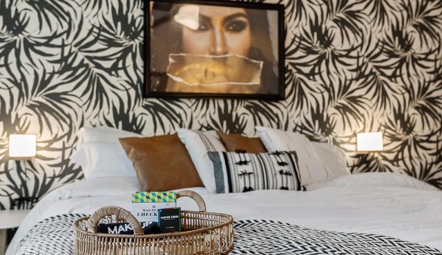 Reality TV Suite at THE KarINN BOUTIQUE HOTEL - Downtown Ft Lauderdale 1