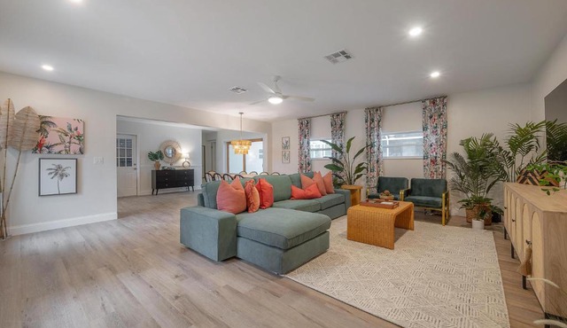Recently Renovated Clearwater Pool Home!