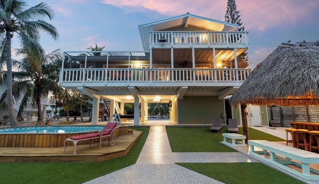 Reel Paradise in Key Largo - 4 bed 3.5 bath, pool, outdoor kitchen, and dock.