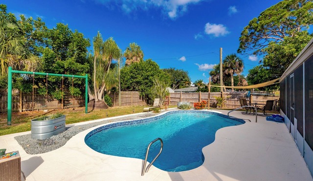 Relax and Unwind in 2 BR apt with Private Heated Pool