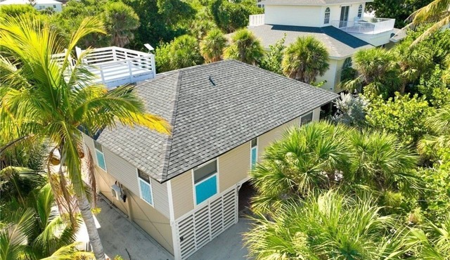 Relax in Paradise: 2-Bedroom Island Retreat with private Pool & Golf Cart!