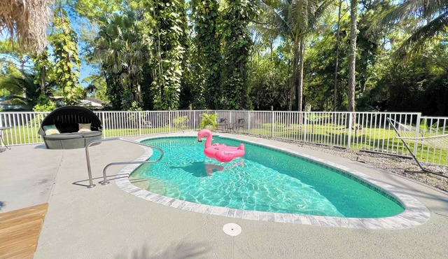 Relax Poolside! Family West Palm Beach Gem w/Yard
