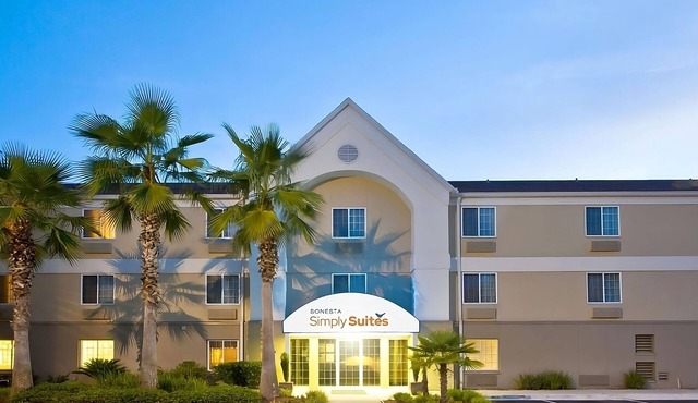 Relaxation Retreat in Jacksonville! 3 Modern Units, Pets Allowed, Full Kitchen!