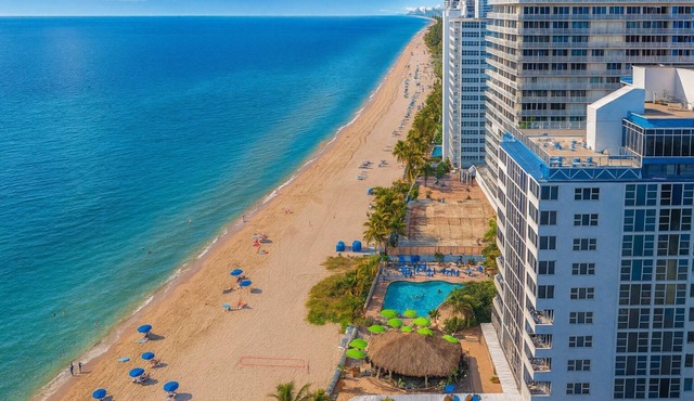 Relaxing Beach Escape Tiki Bar & Pool Right on the Beach