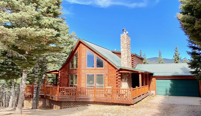 Relaxing, Bright, and Spacious Cuchara Log Cabin