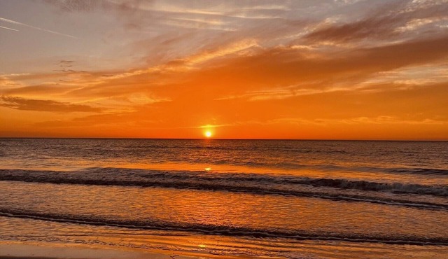 Relaxing Clearwater-St Pete Beaches! Clean, beachy and water sports!