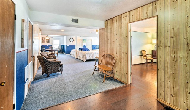 Relaxing Surfside Bunkhouse - Walk to the Beach!