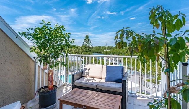 Relaxing Townhome by Lemon Bay, minutes to Beach
