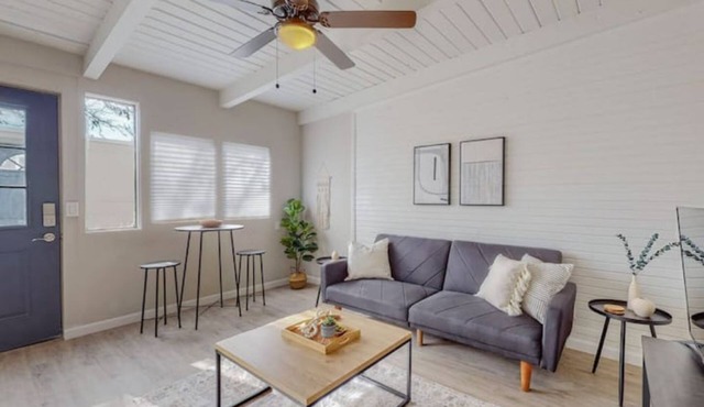 Remodeled Courtyard Apt w/King Bed, In-Unit Washer & Dyer Apt 5