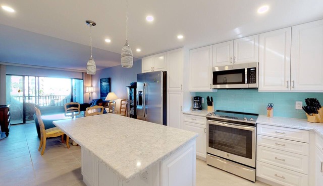 Renovated 2 Story 2 bed 2 bath Cabana Unit w/On-Site Dolphin Tiki!
