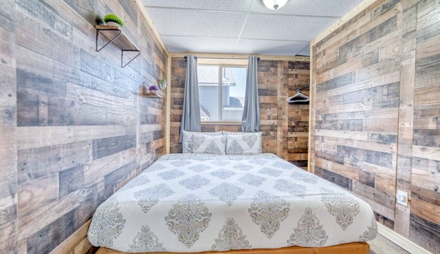 Renovated Dog Friendly Room w Hot Tub Leadville-B