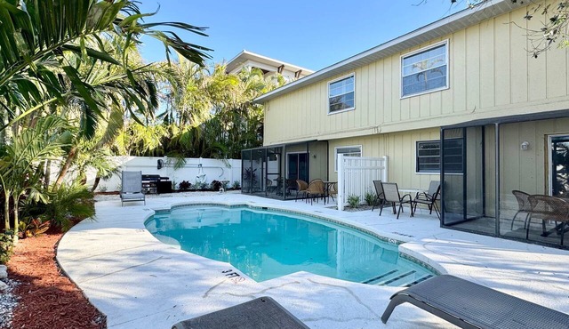 Renovated Siesta Key Vacation Rental W/Heated Pool Walking Distance to Beach
