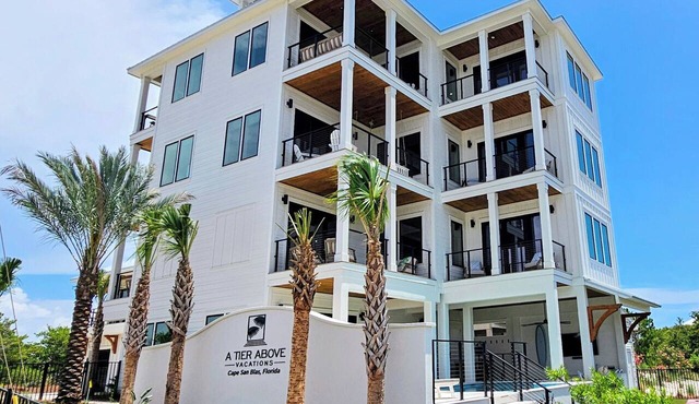 Resort Luxury |Sleeps 26| Pool, Rooftop Lounge, Games, STEPS to Beach
