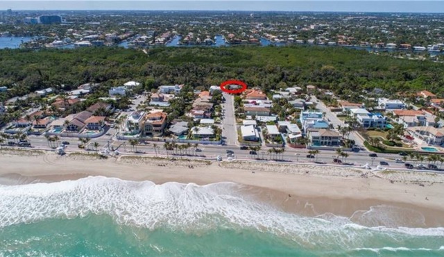 Resort Villa-Private Heated Pool/Tiki Bar. Waterfront. Kayaks. 1 Block to Beach!