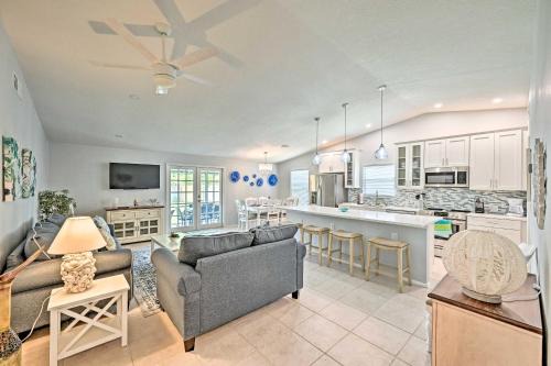 Retreat w/Heated Pool Near Vanderbilt Beach!