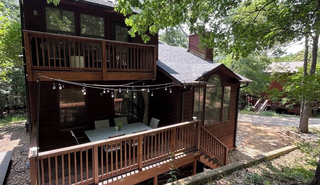 Retreat w/Hot Tub & Game Room Near Lake Texoma