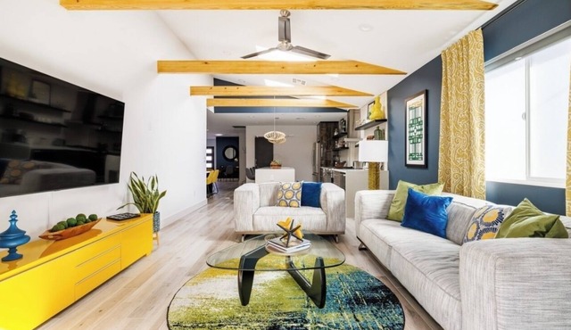 Retro Mid-Mod Vibes Getaway (Centrally Located)