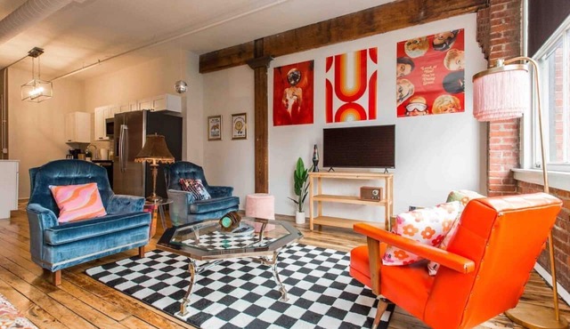 Retro River Market Loft Walkable Street Car Access