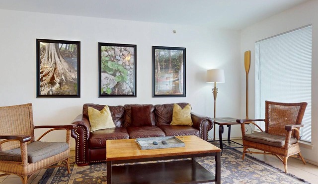 River City Resorts: WW J203 *Guadalupe River, Free Tubes with Rental*