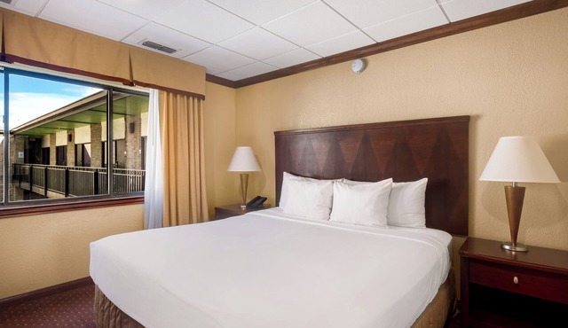 RiverWalk Plaza - Executive Suite