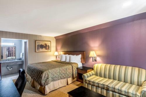 Rodeway Inn Arlington Entertainment District Area