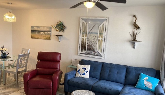 Romantic doesn`t even begin to describe this 3rd floor beauty!