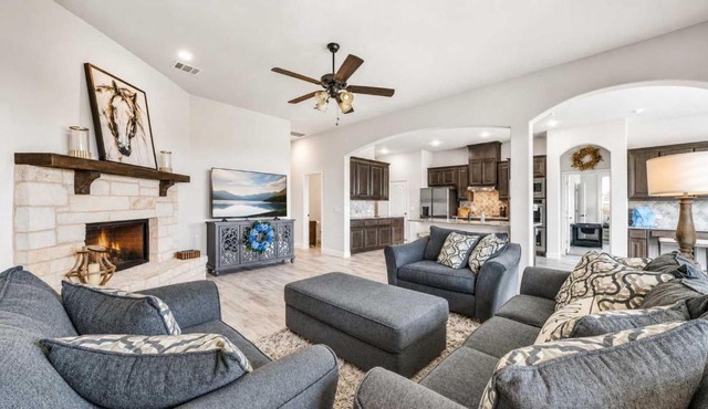 Roomy Sherman House for 16 - Theater Game Room