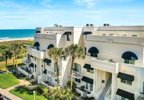 Royal Mansions, Ocean View Penthouse Condo