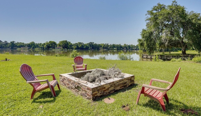 Rural Lakefront Home - 17 Mi to Dtwn Livingston