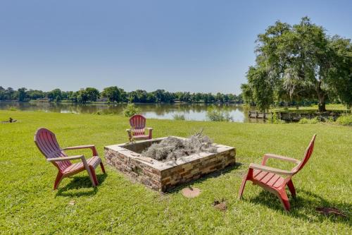 Rural Lakefront Home - 17 Mi to Dtwn Livingston