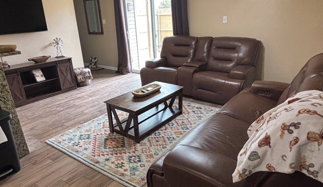 Rustic cozy & comfortable 2-bedroom condo conveniently located in lovely Midland