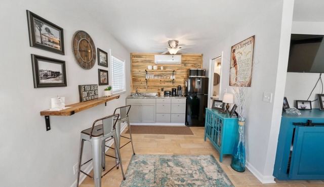 "Salty Suite" | 2 Blocks to the Beach | Private Beach Access Gate