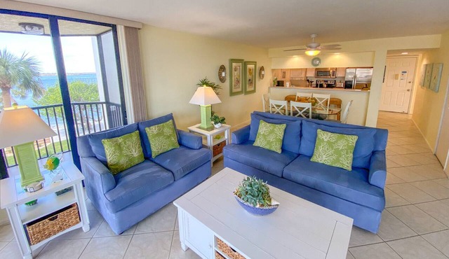 Sanibel Harbour Resort Harbour Tower 211: Boasting amazing sunset views from the lanai